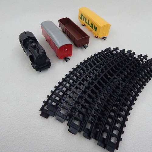 Lima Crick train set used, mechanical with 3 wagons and 10 tracks