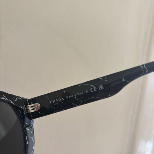 Prada Cat Eye Sunglasses Marble Effect Like New with Case