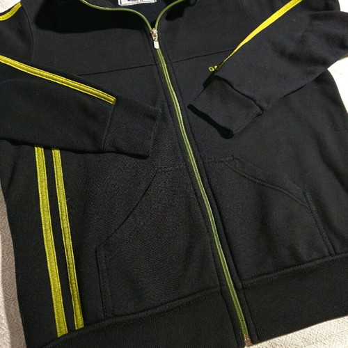 Unisex track jacket size M in excellent condition, black with fleece