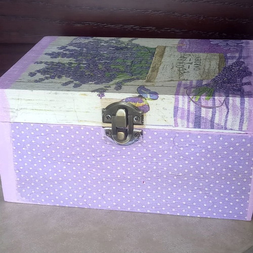 Vintage wooden box decorated with lavender flowers, purple