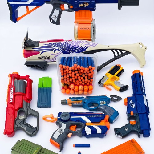 Nerf blasters set like new, 11 authentic guns with accessories and darts