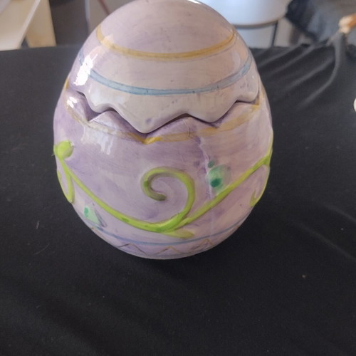 Easter Ceramic Fondantier with Egg-Style Lid like new