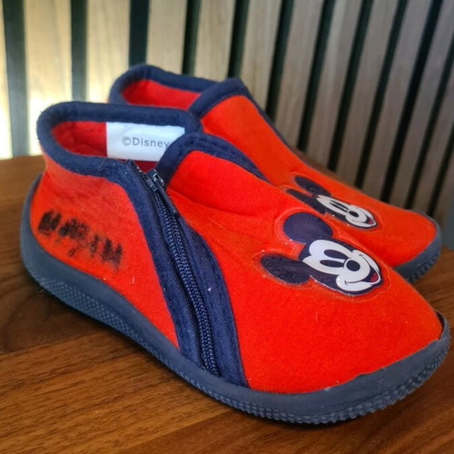 Mikey Mouse slippers used, size 24