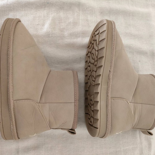 Benetton girls boots beige size 34 like new