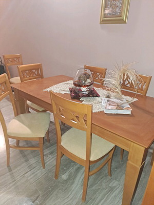 Dining set with six chairs like new
