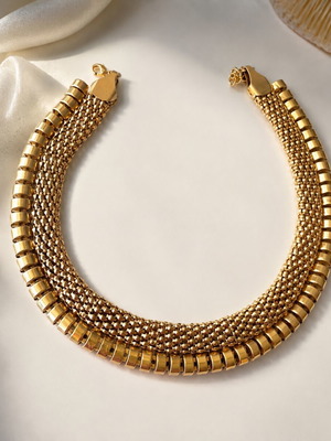 Statement necklace in gold tone like new