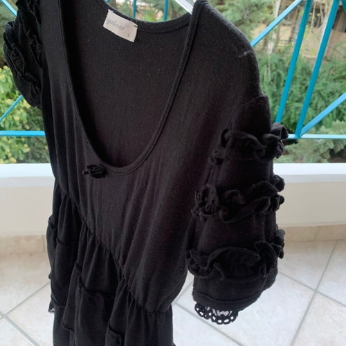 Regalinas black blouse used with lace and sleeve details