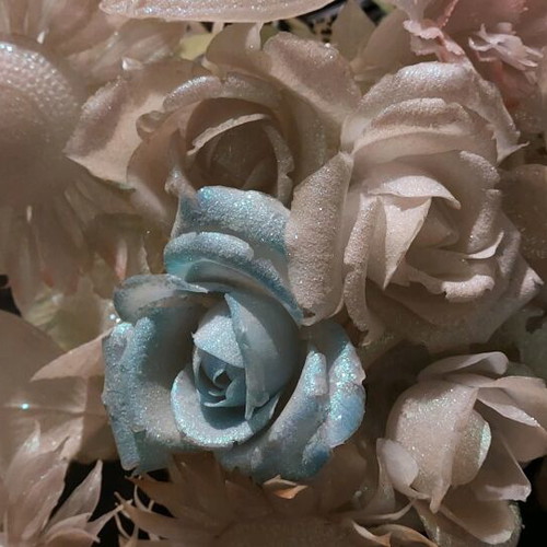 Plastic flowers like new, pack of 22, white and blue