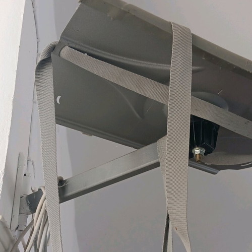 TV base like new, sturdy large metal stand