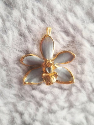 Singapore Orchid brooch antique metal gold and grey like new