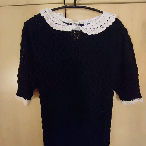 Knitted black Zara blouse like new with white collar L 40/12