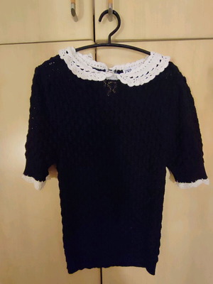 Knitted black Zara blouse like new with white collar L 40/12