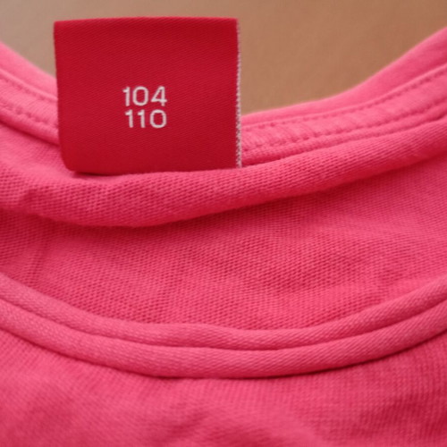 s.Oliver Kids T-shirt Never Stop Dreaming in Red like new, size 104-110