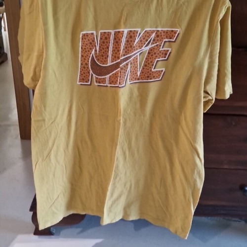 Nike t-shirt like new mustard color with animal print