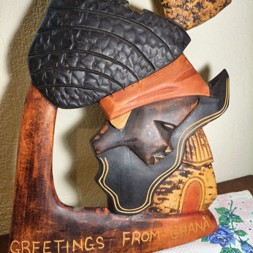 Wooden Hanging African Folk Art Ghana 1970 like new, hand-carved 50x28cm