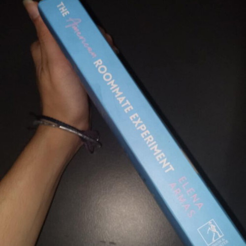 Book The American Roommate Experiment used