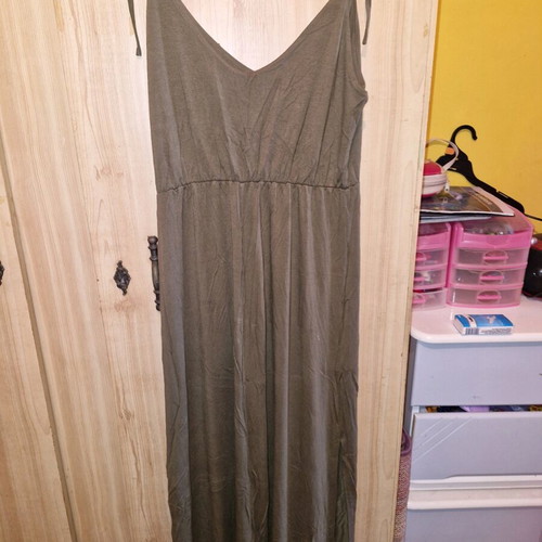 Green long dress Reline size L like new