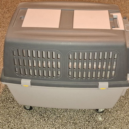 Trixie Gulliver Dog Carrier Crate like new with metal door and storage