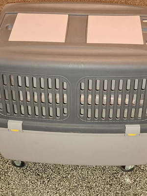 Trixie Gulliver Dog Carrier Crate like new with metal door and storage