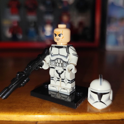 Clone Trooper Phase 1 figure like new with base and blaster
