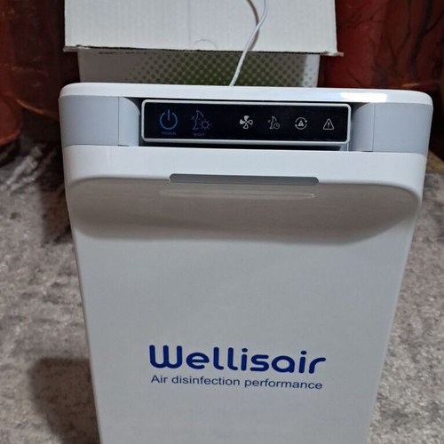 Wellisair air disinfector and purifier like new