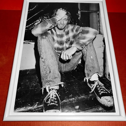 Kurt Cobain photo in A4 glass frame like new