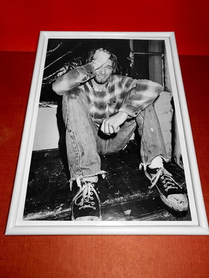 Kurt Cobain photo in A4 glass frame like new