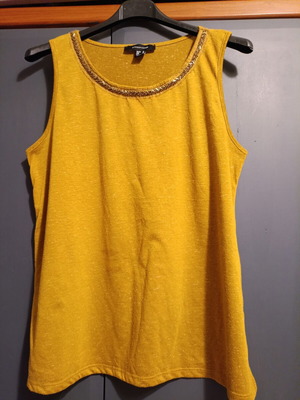 Sleeveless top like new, size L, soft elastic fabric