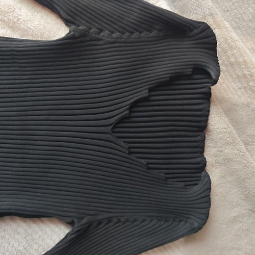 Long-sleeve black ribbed blouse like new, V-cut neckline, size XXXL