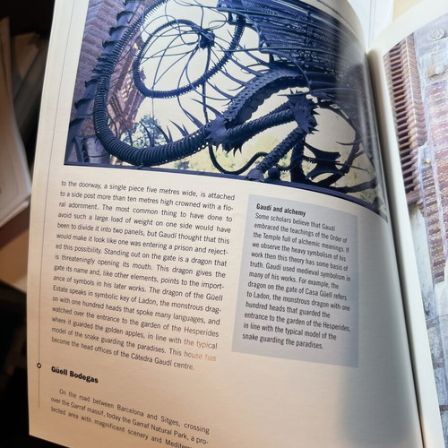 Gaudi book like new, English art album