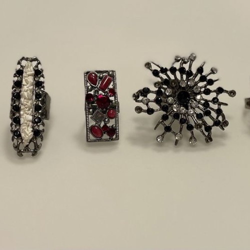 Set of 7 rings used with adjustable clasp