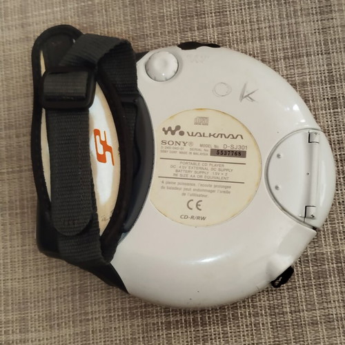 Sony Walkman D-SJ301 CD player S2 G, working