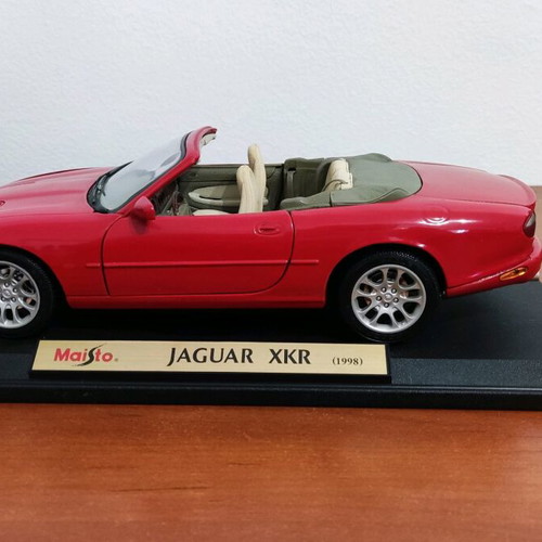 Maisto Jaguar XKR 1998 Special Edition like new