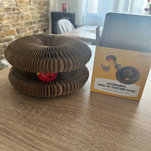 Cat scratching toy like new, interactive