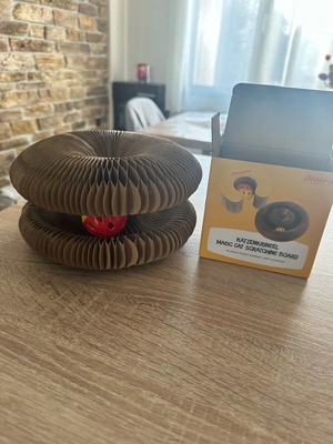 Cat scratching toy like new, interactive