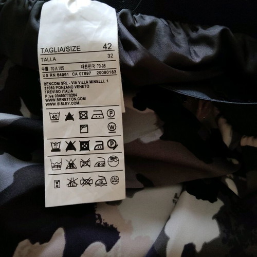 Sisley skirt like new, knee-length, satin fabric