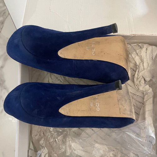 Aldo pumps used, electric blue, size 39, suede