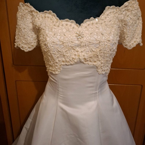 Elegant satin wedding dress new, size S-M, white