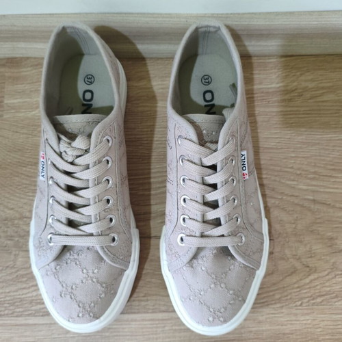 Only women's beige sports shoes like new, size 37