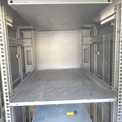 Central Floor Standing Rack Cabinet like new, 184x80x96 cm without CD ROM