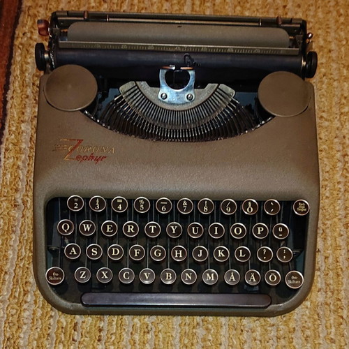Corona Zephyr typewriter used, collectible vintage model
