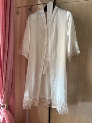 Bride robe white satin size S like new