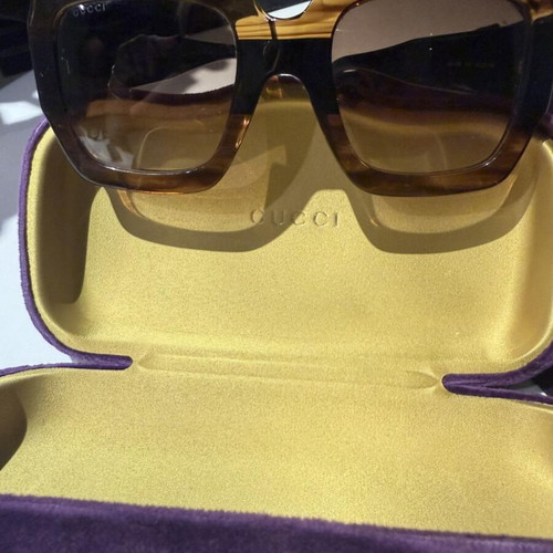 Gucci sunglasses like new, black and brown
