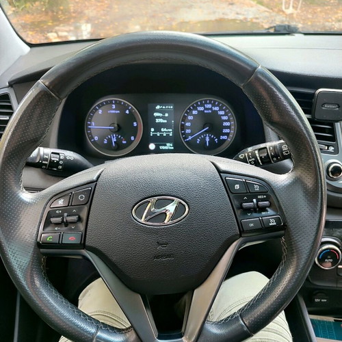 Hyundai Tucson 2017 μεταχειρισμένο SUV με πανοραμική οροφή και χειροκίνητο