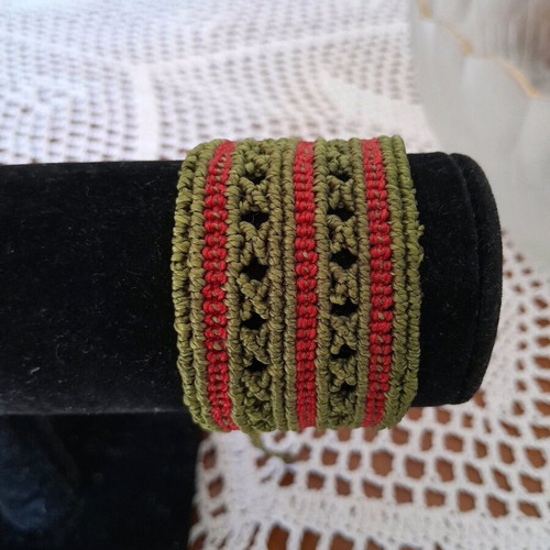 Macrame bracelet like new