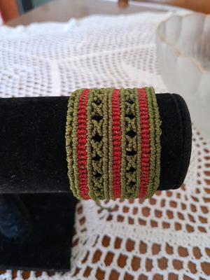 Macrame bracelet like new