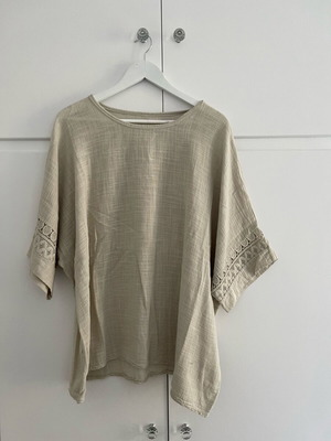 Beige blouse XL with lace sleeves used