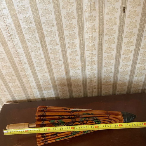 Vintage decorative Japanese umbrella like new, paper and wood