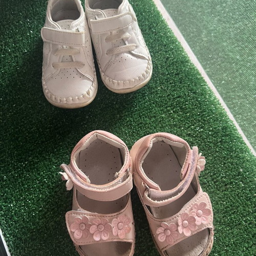 Apawwa baby leather barefoot shoes and sandals size 20 used