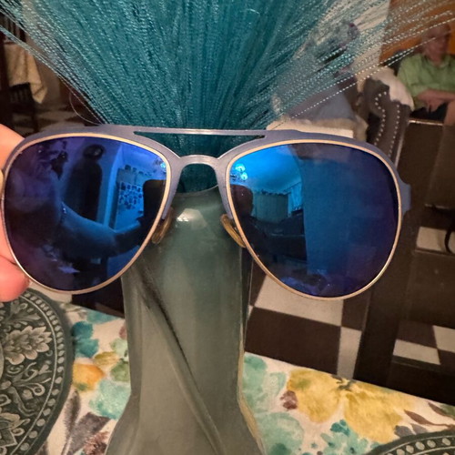 Aviator sunglasses like new with blue mirror and case